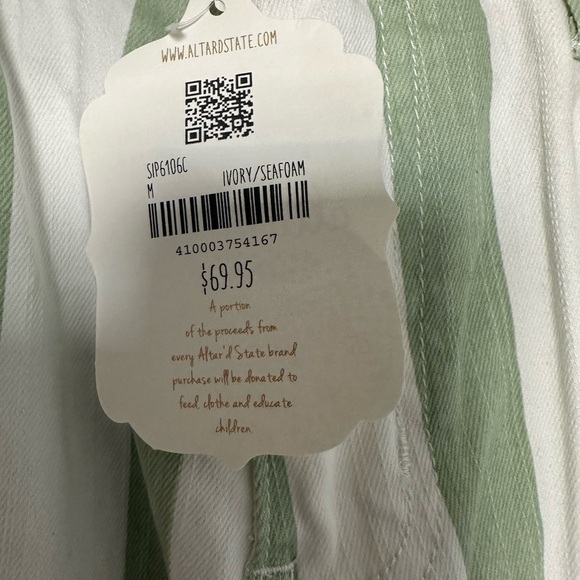 Women’s Bell Bottom Jeans- New with Tag - Picture 4 of 5